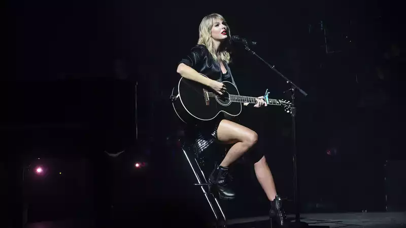 Taylor Swift Releases New Album of Surprises Folklore – How to Stream It