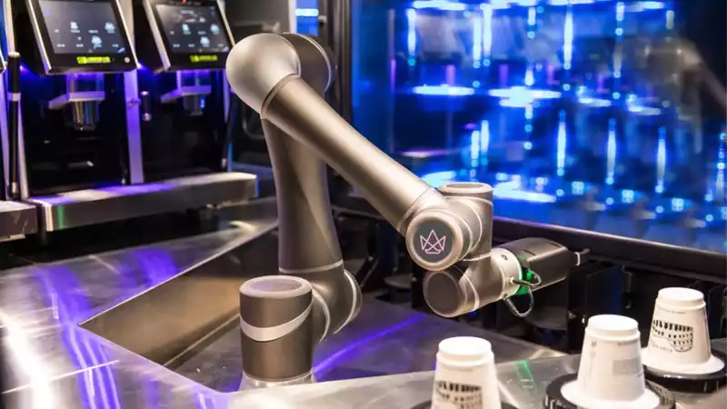 Forget Starbucks - Tokyo commuters can now grab a coffee from a robot barista