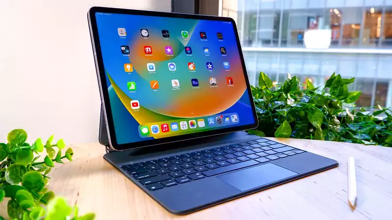 An extensive report from Apple reveals that the iPad Pro OLED, MacBook Air M3, and other products will be available in the spring